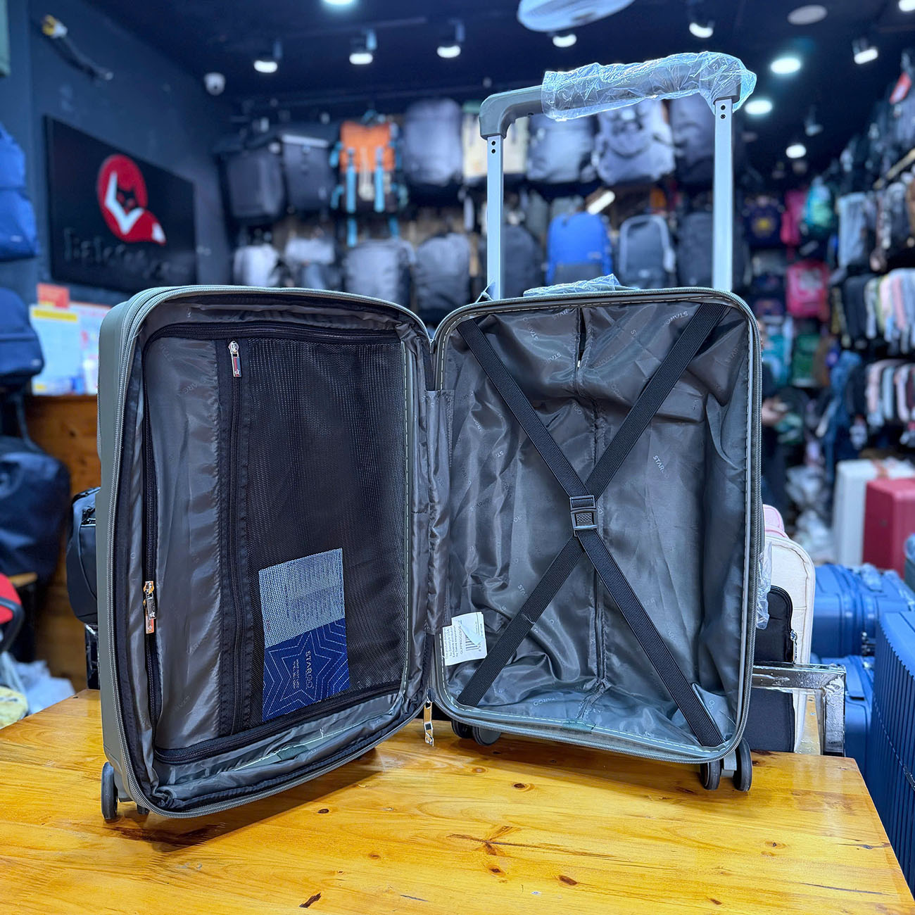 Vali kéo nhựa dẻo Stargo Libris 20 inch 25